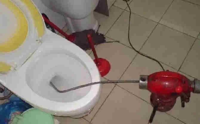 四方台马桶通下水